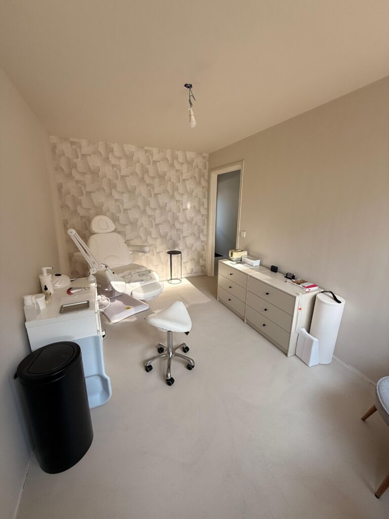 Minimalist treatment room with equipment
